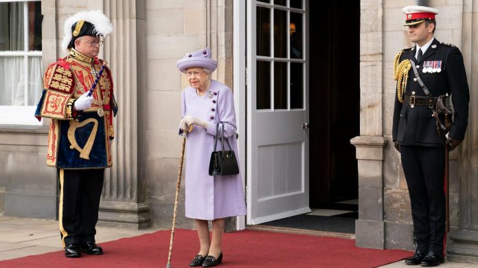 Queen to receive new British leader in Scotland

