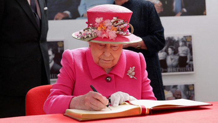 The mysterious letter written by Queen Elizabeth II that may not be opened until 2085

