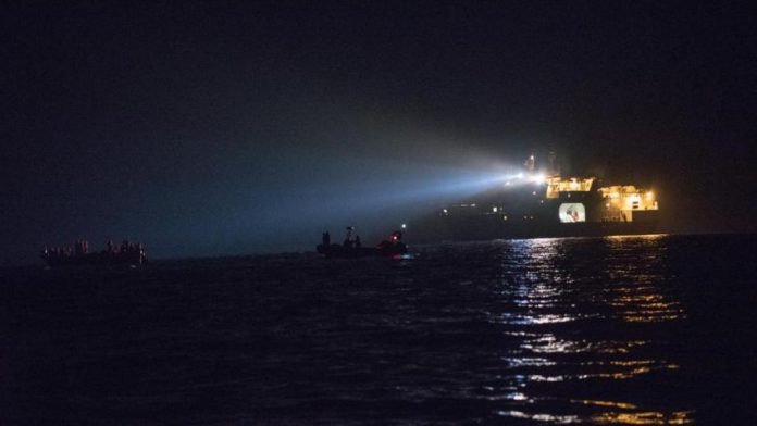 Migrants refuse to be rescued by Greek Coast Guard in the Ionian Sea

