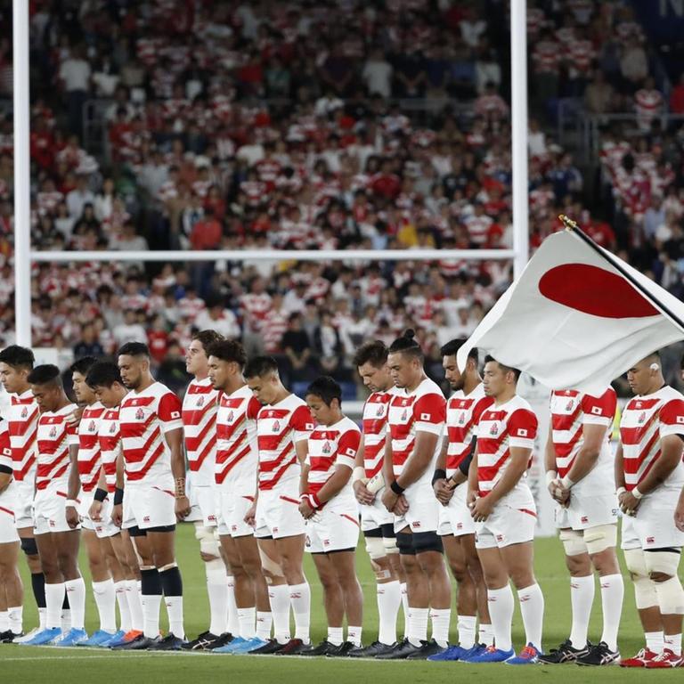 The Japan national rugby team observed a minute's silence before their game against Scotland and remembered the victims of the typhoon. 