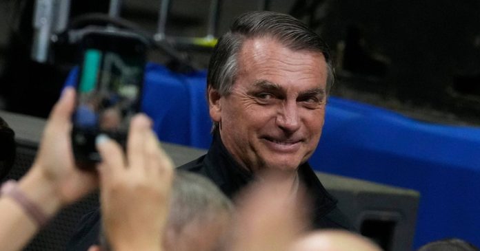 'I started seeing girls': Bolsonaro apologizes for comments about young Venezuela


