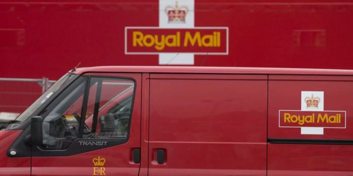 Thousands of British postal and telecommunications workers are on strike

