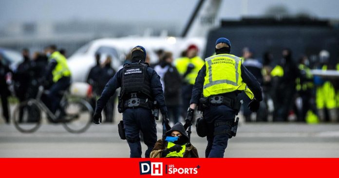 'It all happened too quickly': Over 500 environmental activists intercept private jets in Schiphol, police retaliate

