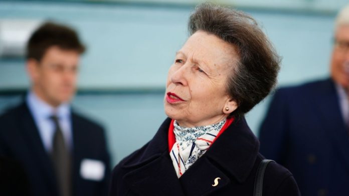  Princess Anne: Suddenly thrown!  The king's sister did not expect this

