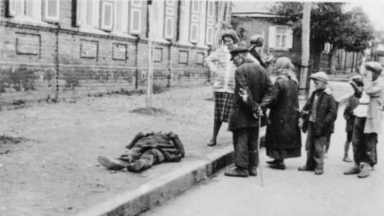 Ukrainians celebrate with a special resonance this Saturday the Great Famine of 1932 organized by Stalin