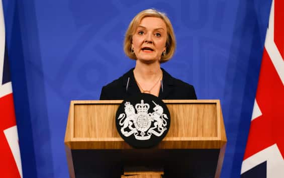 United Kingdom, Liz Truss apologizes for mistakes in economic policy

